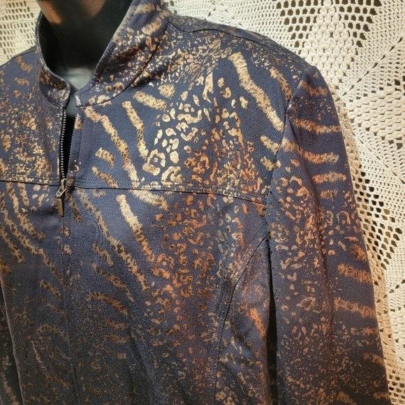 Alfred Dunner size 16 zip up Jacket shacket. Black with gold animal print - Picture 4 of 12